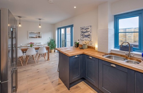 Bembridge Cottage | CRAB COTTAGE, family friendly, country holiday cottage in Bembridge