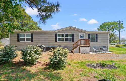 Deep Hole House | Crabby Pines - Pet friendly modern accommodations!