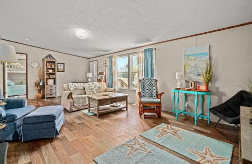 Deep Hole House | Crabby Pines - Pet friendly modern accommodations!
