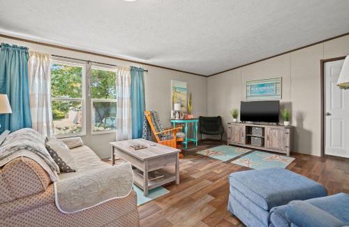 Deep Hole House | Crabby Pines - Pet friendly modern accommodations!