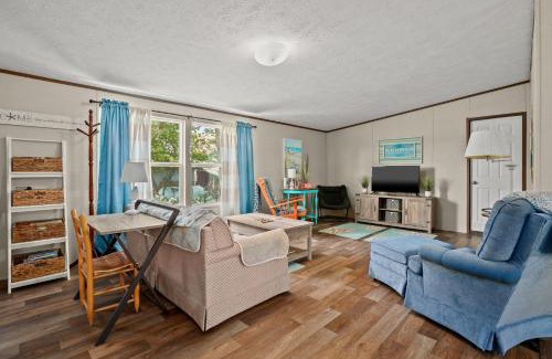 Deep Hole House | Crabby Pines - Pet friendly modern accommodations!