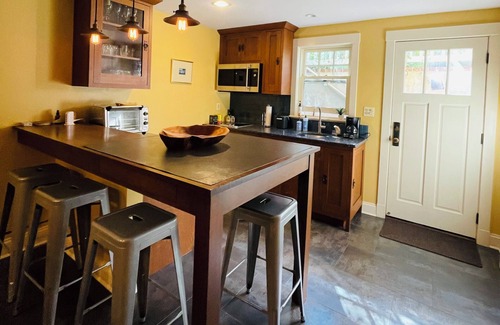 Annapolis Apartment | Craftsman Bungalow Suite Near Naval Academy Stadium and Historic District