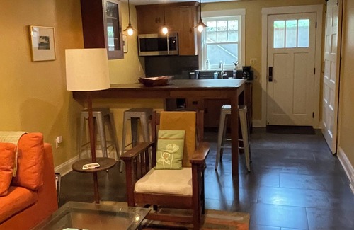 Annapolis Apartment | Craftsman Bungalow Suite Near Naval Academy Stadium and Historic District