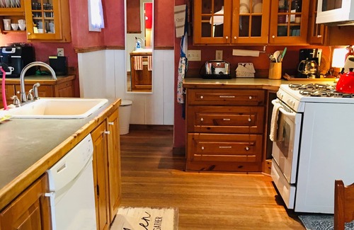 Knife River Cottage | Craftsman Knife River Timber Cottage ~ Charming And Clean ~ Outstanding Value!