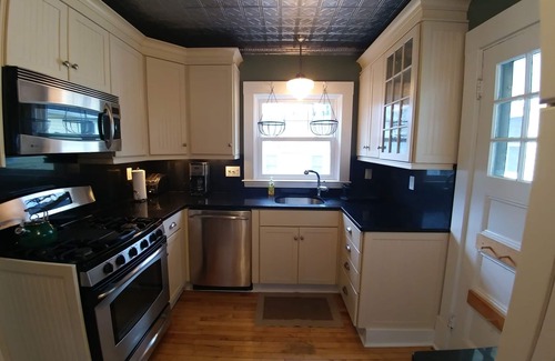 Ogunquit Ski Chalet | Craftsman's Charm - Short walk everywhere - Great Fall and Spring Rates