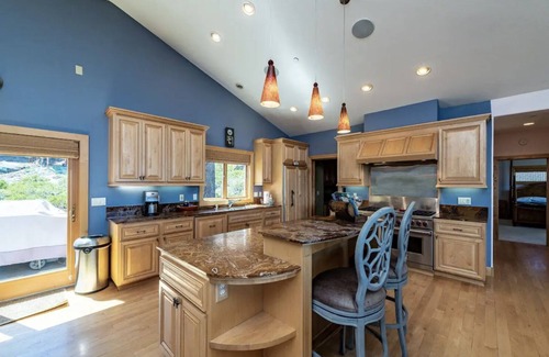 South Shore Cabin | Craftsman's Lakeview paradise in Lake Tahoe - 4 Bedrooms Luxury Home