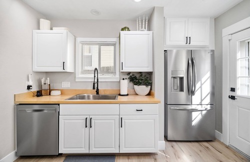 Hidden Valley Ranch House | Craftsmen Gem Vacation Rental | 2-BR House on Goodwin St, Prescott | 1 Block Walk to Whiskey Row Sleeps 6