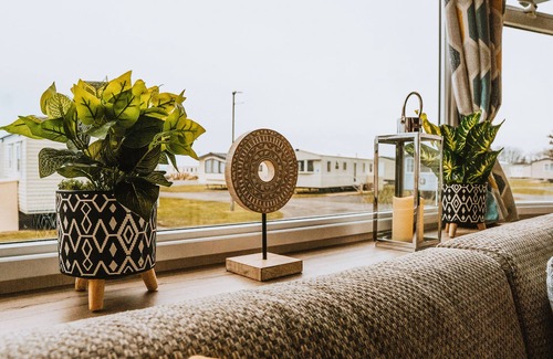 Ayr Cabin | Craig Tara Close to Beach Dog Friendly Free Wifi