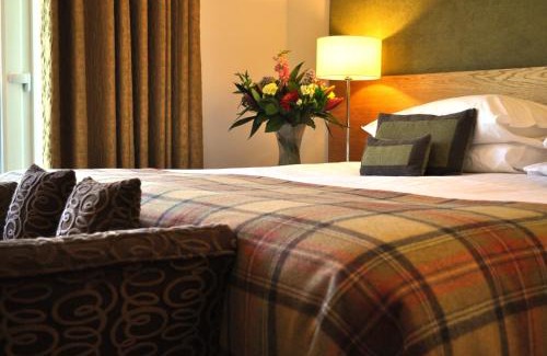 Pitlochry House | Craigmhor Lodge & Courtyard