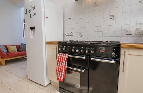 Sandsend House | CRAIGMORE, pet friendly, country holiday cottage in Sandsend