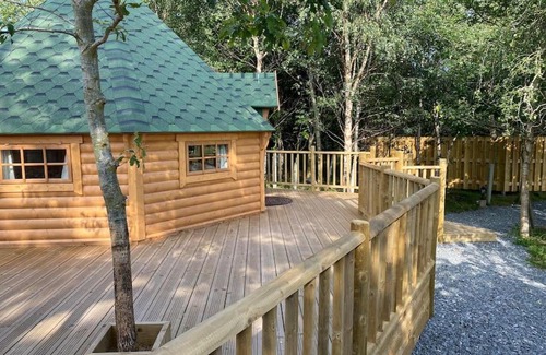 Inverurie Apartment | Craigshannoch Luxury 1 bed woodland lodge hot tub