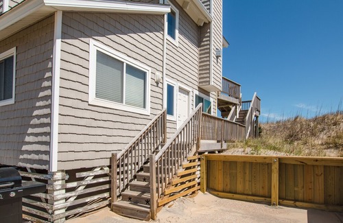 South Nags Head House | Cranberry Cottage | Oceanfront | South Nags Head | Sleeps 10