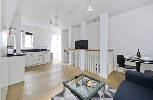 Castle Baynard Apartment | Crane Court by City2Stay
