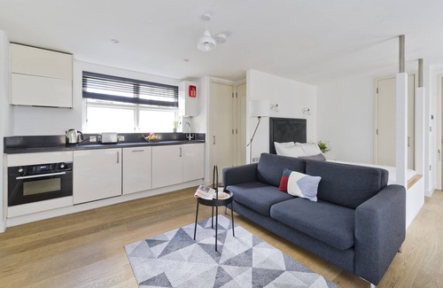 Castle Baynard Apartment | Crane Court by City2Stay