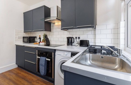 Liverpool House | Crawford Avenue Retreat