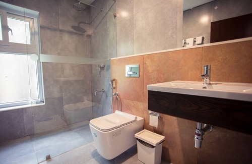 Chithirapuram Hotel | Crayons Guest House