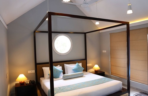 Chithirapuram Hotel | Crayons Guest House