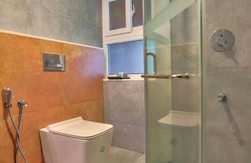 Chithirapuram Hotel | Crayons Guest House