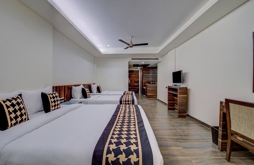 Parra House | Crazy Homes Stay with Awesome Location/Goa