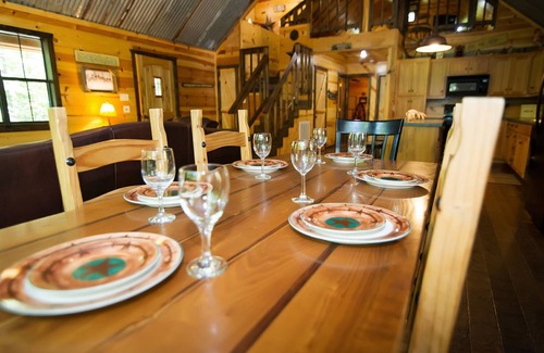 Broken Bow Cabin | Crazy Horse is a charming Broken Bow Cabin with all the Amenities.