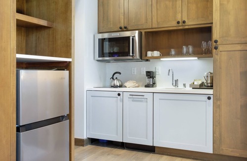 Avon Apartment | CRBC Remodeled 2024 Resort & Spa, Ski in out, Ski Valet, Health Club, Hot Tubs