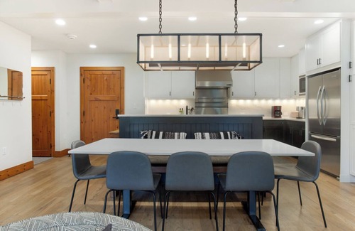 Avon Condo | CRBC - Ski In/Out, Snow Cloud Lodge, Hot Tub, walk Ritz Carlton Pool & Fitness