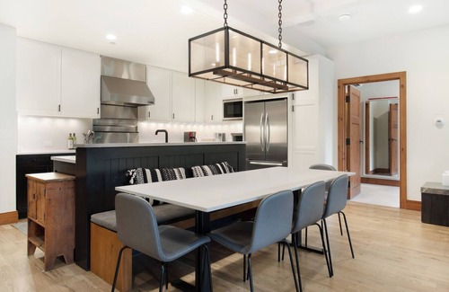 Avon Condo | CRBC - Ski In/Out, Snow Cloud Lodge, Hot Tub, walk Ritz Carlton Pool & Fitness
