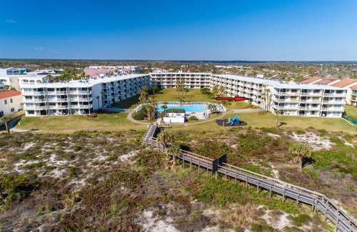 Butler Beach Condo | CRC 2204 - Second Floor Ocean, Pool View Condo