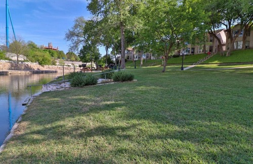 New Braunfels Condo | CRC331*Direct Comal River Access*Walk to Downtown NBTX