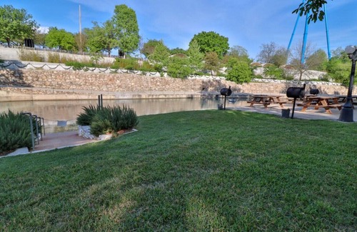 New Braunfels Condo | CRC331*Direct Comal River Access*Walk to Downtown NBTX