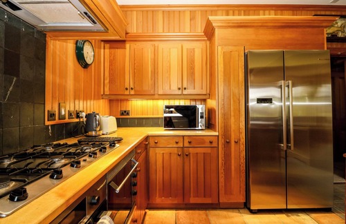 Ballater Cottage | CREAG BHALG, with open fire in Braemar