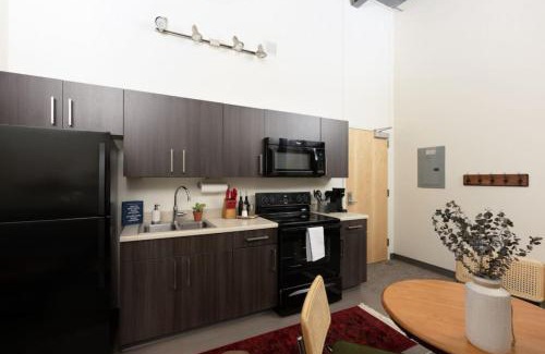 Westown Apartment | Cream City 2BR Apt - Just 3 Blocks to Fiserv with Gym and Parking
