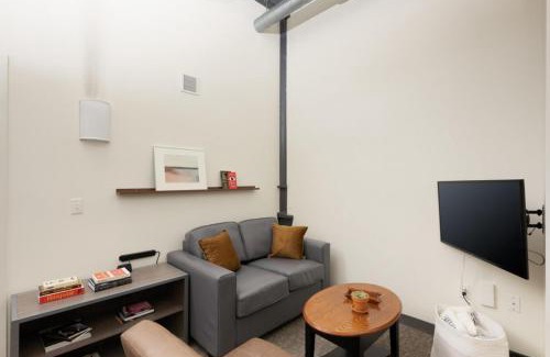 Westown Apartment | Cream City 2BR Apt - Just 3 Blocks to Fiserv with Gym and Parking