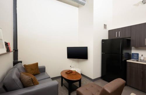 Westown Apartment | Cream City 2BR Apt - Just 3 Blocks to Fiserv with Gym and Parking