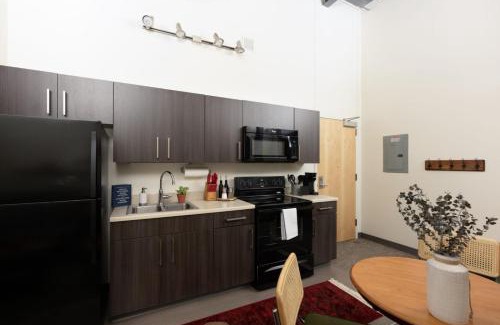 Westown Apartment | Cream City 2BR Apt - Just 3 Blocks to Fiserv with Gym and Parking