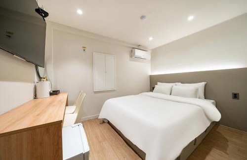 Guri Hotel | Cream Hotel