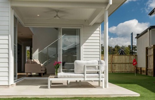 Bahrs Scrub House | CreamElegance: Brand-new Luxury 4BR Ex-DisplayHome