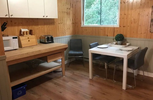 Messines Cabin | Create family memories at Casa Catlin - 3 private suites for up to 16 ppl maxnn