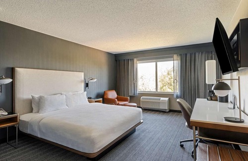 San Ramon Hotel | Create Unforgettable Memories! Cozy Fireplace! Near Danville South Park