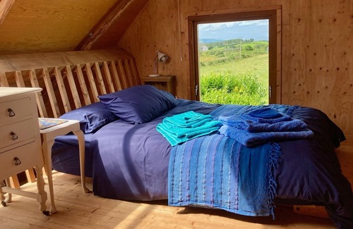 Coleraine Cottage | Creative Art cottage in unique timber Studio