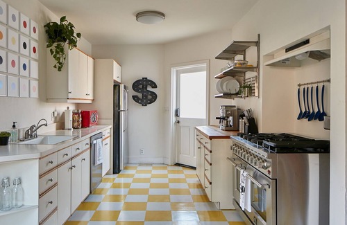 Benicia House | Creative Space & Artist Retreat "The Residence" 3,000 sqft + Gardens in Benicia