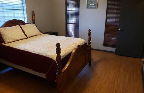 Edgecliff Village House | Creative VRBO name 6420