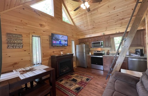 Bryson City Cabin | Creek access and minutes Deep Creek!