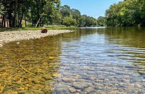 Royal House | Creek Access, Games Family-Friendly Royal Retreat