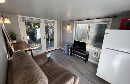 Greenwood Apartment | Creek-Front Crown Hill Craftsman MIL with Hot Tub - Unit B