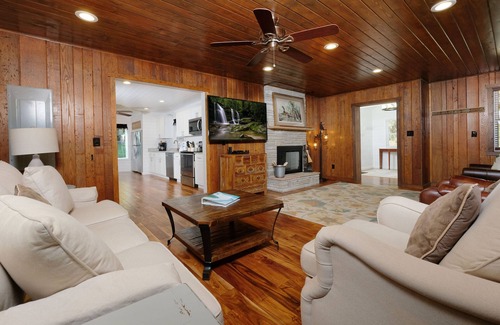 Gatlinburg Cabin | Creek Haven