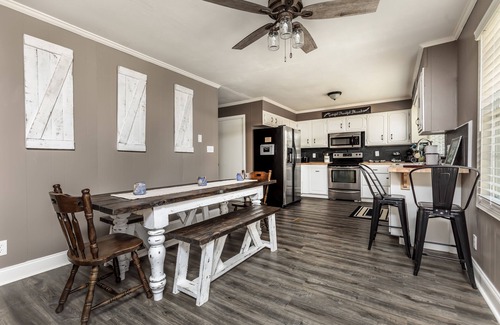 LaGrange House | Creek Lodge - LaGrange's Best Kept Secret