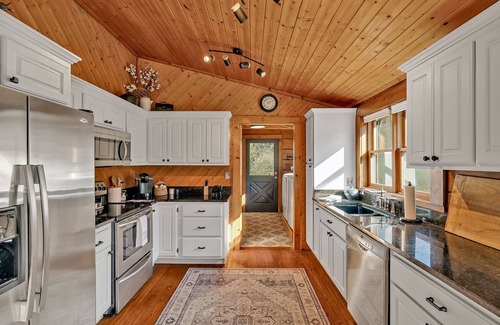 Marrowbone Cabin | Creek's Cabin Luxury Retreat, 15 minutes to Downtown Nashville