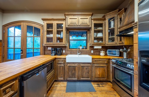 Broken Bow Cabin | CREEK, SECLUDED ACRE+, CLEAN, Personally Managed