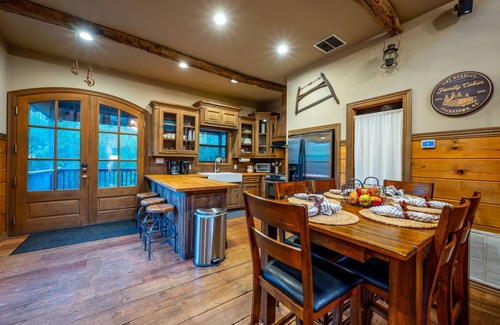Broken Bow Cabin | CREEK, SECLUDED ACRE+, CLEAN, Personally Managed